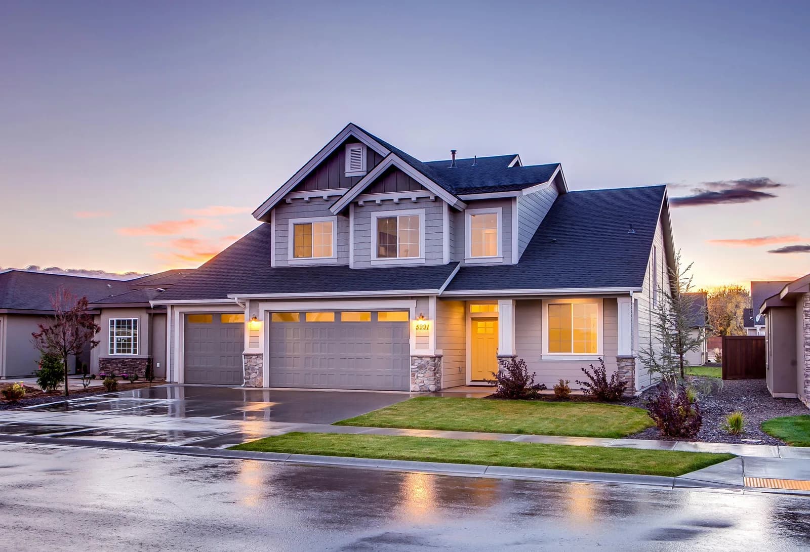 PropreModelia app home screen with land price prediction form